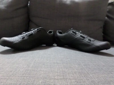 USADO SAPATO DE CICLISMO DE ESTRADA TREK VELOCIS PRETO EU TAMANHO 48 EUA TAMANHO 14.5 TRÊS PARAFUSOS - Imagem 1 de 4