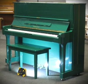 Yamaha U1 in Kiefergrün von REHA-PIANO-AURICH - Bild 1 von 24