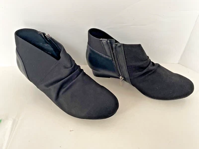 Cloudwalkers by Avenue Luann imitación gamuza imitación cuero negro cremallera cuña baja 12W 12 Foto 1 de 4