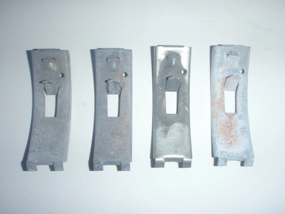 4 clips de montaje NOS para molduras basculantes cromadas 47 48 Frazer Manhattan Foto 1 de 2