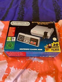 Nintendo Mini Nes Classic Edition - 2 controllers - good condition