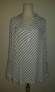 NEW LANE BRYANT SZ 22 CRINKLY BLOUSE BLACK TO GRAY STRIPES V-NECK SHIRT 2967 - Bild 1 von 3