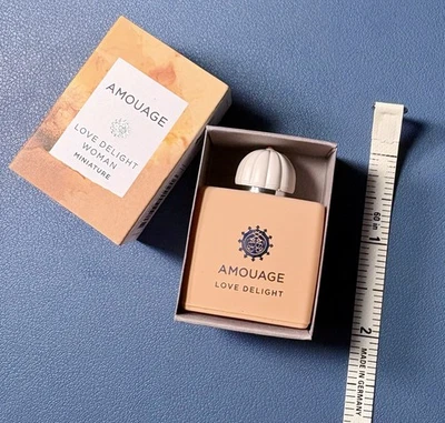Mini botella Amouage LOVE DELIGHT WOMAN Eau De Parfum 7,5 ml/0,25 fl oz nueva Foto 1 de 3