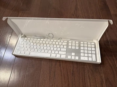 New Apple USB Keyboard with Numeric Keypad A1243 - Image 1 of 2