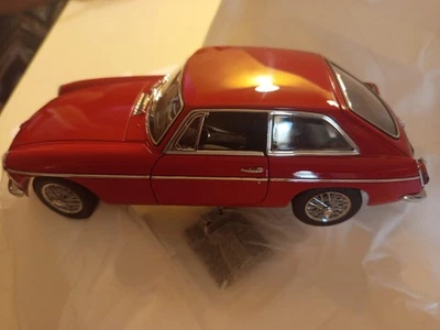 MGB GT Coupé Mk.II rosso 1969 scala 1/18 di Autoart usata con scatola. Perfetta. - Immagine 1 di 4