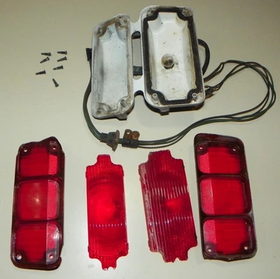 1972 CUTLASS 442 SUPREME ORIGINAL GM TAIL LIGHT ASSEMBLY #2 - Image 1 of 4