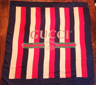 Gucci Bufanda Seda Rayas Logo Estampado, 33" Cuadrado, Rojo/Azul/Blanco Foto 1 de 4
