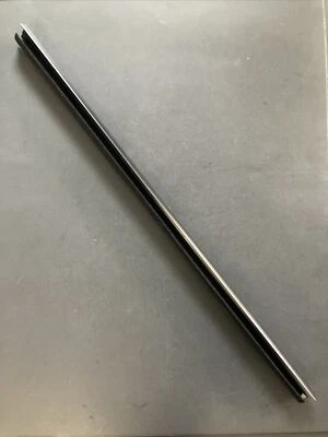 112664880 Alfa Romeo 164 EU (92-97) US (94-95) Moldura puerta delantera izquierda/ventana Foto 1 de 4