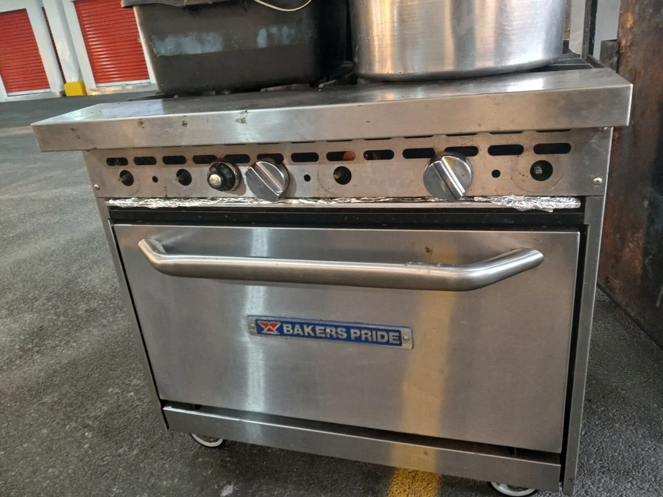 Bakers Pride usado, cocina de gas de 6 quemadores buen estado  Foto 1 de 1