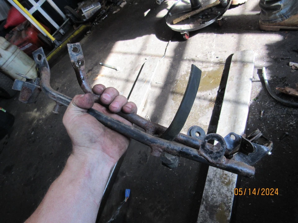 1990 suzuki gs500 e rear fender support rails - Image 1 of 1