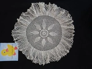 Tapete Vintage BLANCO 13" Flor con Bordes Volantes Hecho a Mano Crochet - Imagen 1 de 3