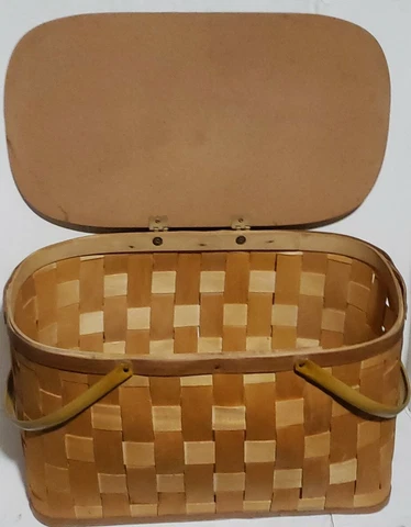 Vintage  HAWKEYE by Burlington Tin Lined Large PICNIC BASKET Cover
