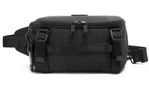 NUOVO Tumi ALPHA BRAVO Plotone Sling in Nero $325 - Foto 1 di 8