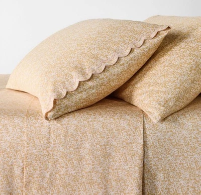 Queen 300 Thread Count Scalloped Edge Ditsy Floral Sheet Set Peach/Pink - NEW - Image 1 of 4