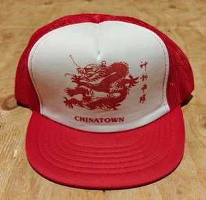 Neu ohne Etikett Vintage 80er Chinatown Drache rot & weiß Mesh Trucker Druckknopflasche Mütze Kappe - Bild 1 von 4