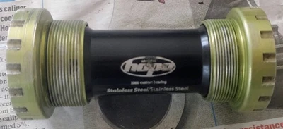 Hope Hollowtech 2 Bottom Bracket BB  68/73 x24mm Team Green Rare - Image 1 of 3