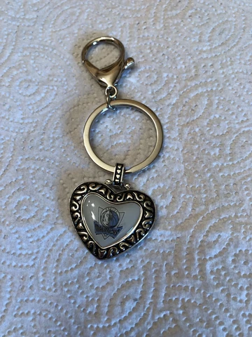 DALLAS MAVERICKS  LADIES  HEART SHAPED NBA Key Ring / Key Chain / Pendant , NEW Cover