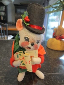 Vintage 1996 Annalee Christmas Mouse Caroler with Top Hat and Sheet Music USA 7" - Picture 1 of 7