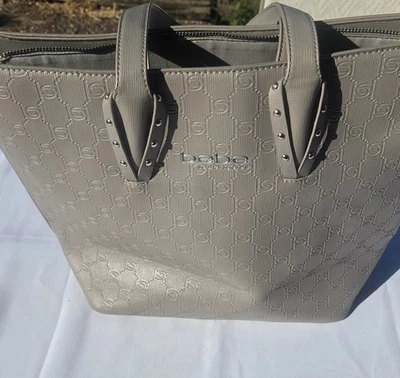 Bolso de hombro Bebe grande color topo con cierre de cremallera Foto 1 de 4