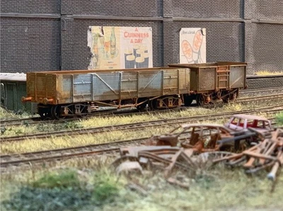 OO gauge wagons: Abandoned, heavily weathered. Ref H3 - Image 1 of 3