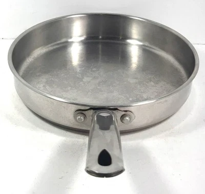 Sartén para saltear Martha Stewart Everyday de acero inoxidable • 10”x2” • Pesada Foto 1 de 4