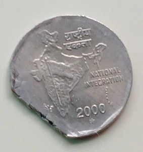 2000 2 Rupees Large RAGGED EDGE CLIP Error Coin INDIA - Picture 1 of 2