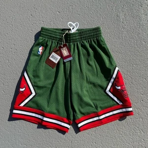 Herren Mitchell & Ness Chicago Bulls NBA Green Week Swingman Shorts 08-09 Small - Bild 1 von 8