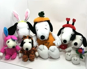 Peanuts Snoopy Plush Lot Of 6 ~ Valentine's, Easter, Halloween And Others - Foto 1 di 9