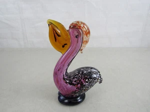 Escultura de pájaro pelícano de vidrio estilo Murano con pez en la boca 7" de alto - Imagen 1 de 10