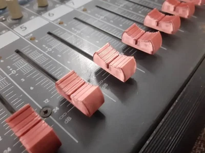 Manopole sostitutive per fader  mixer console - Immagine 1 di 2