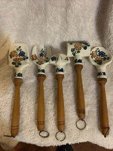 Vintage Blue and Rust Transferware Hanging Porcelain Kitchen Utensils Set of 5 - Bild 1 von 7