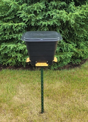 Deer feeder - Image 1 of 4