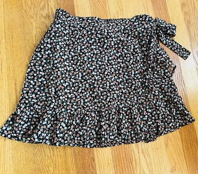 Hollister Floral Skirt,, Small, Ultra High Rise, Great Condition! - Image 1 of 4