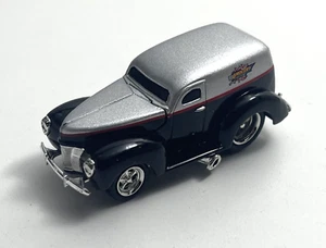 Muscle Machines - Grocery Getters - Silver '40 Sedan Delivery - 1:64 (lose) - Bild 1 von 5