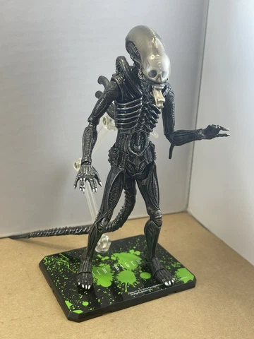 Bandai SH Monsterarts Alien Big Chap Action Figure Cover