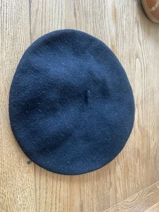 Black 100% Natural Wool Beret Kangol Unisex 26cm Made In UK - Picture 1 of 2