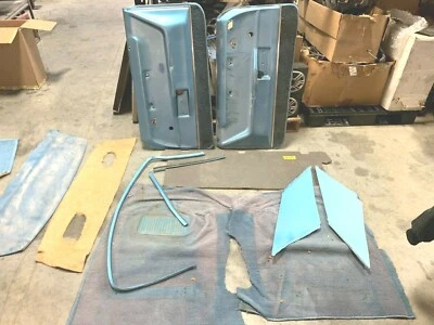 1968 Pontiac Firebird Bundle of Misc. Interior Panels, Carpet, and Others - Imagem 1 de 4