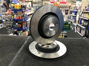 PAR DE DISCOS DE FRENO DELANTEROS PERFORADOS RENDIMIENTO DEPORTIVO PARA LEXUS ISF IS F 5.0 V8 - Imagen 1 de 2