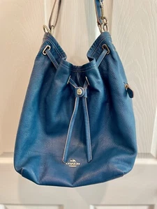Coach Schultertasche Leder blau Pebbled Drehverschluss Tie Bucket 34988 2015 selten ** - Bild 1 von 20