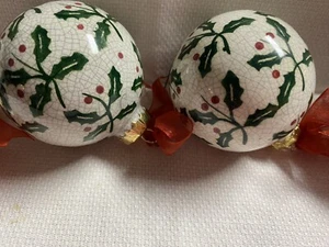 Vintage Ceramic Hand Painted Christmas Holly Berries Ball Ornament 2.5" - Picture 1 of 5