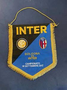 INTER FC GAGLIARDETTO RICAMATO INTER - BOLOGNA SERIE A 2017/2018 PROD. UFF - Foto 1 di 2