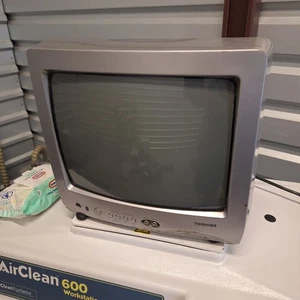 Toshiba 13A24 13" CRT TV Front RCA Inputs - Retro Gaming Universal Remote - Picture 1 of 8