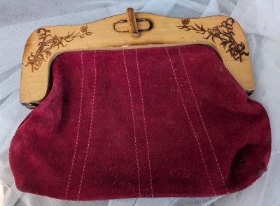 Bolsa de mão vintage bordô camurça esculpida cabo de madeira exclusiva feita em Hong Kong - Imagem 1 de 4