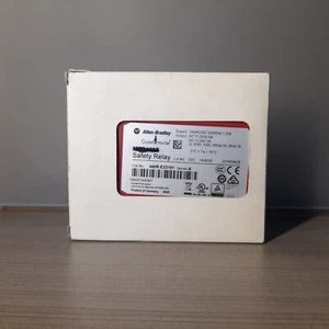 ALLEN BRADLEY 440R-E23191 SAFETY RELAY - Picture 1 of 8