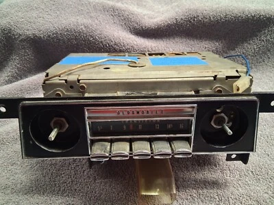1969 Oldsmobile AM Radio 93BPB2 7307303 - Working - Image 1 of 4