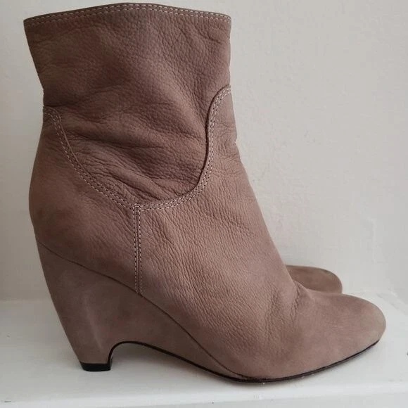 Botinhas Corso Como couro acastanhado tamanho 7.5 wedge - Imagem 1 de 4