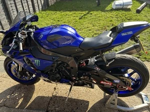 Yamaha R1 - Picture 1 of 4