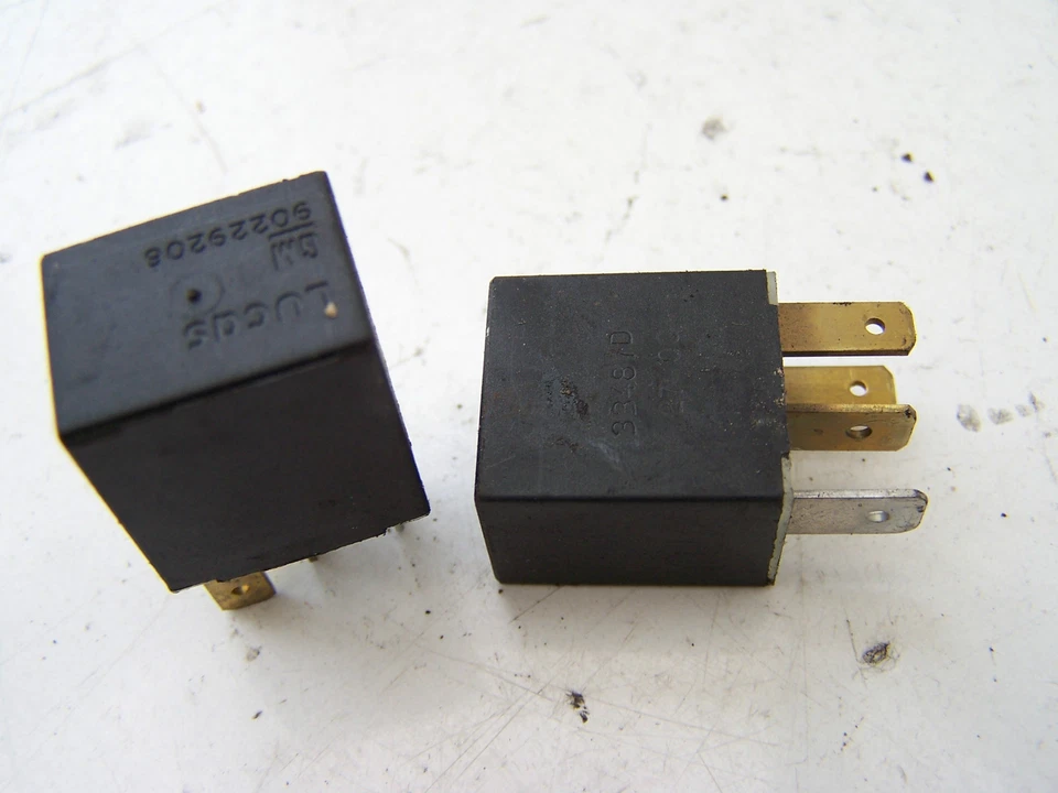 Saab 9-3 pair of relays 90 229 206 (1998-2002) - Image 1 of 1