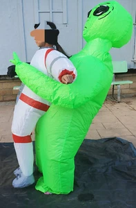 Disfraz de Halloween inflable humano secuestrado por extraterrestre adulto - Imagen 1 de 4