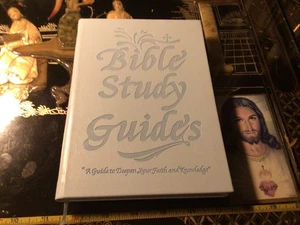 66-Page Bible Study Guide & Devotional Journal: Women's 66-Page Yearlong Plan... - Foto 1 di 11